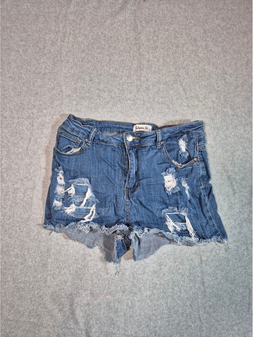 Between Us Women’s Size 11 Distressed Denim Short Frayed Y2K